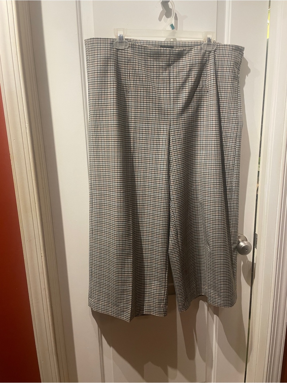 LOFT Black & Tan Checked wide- leg capris